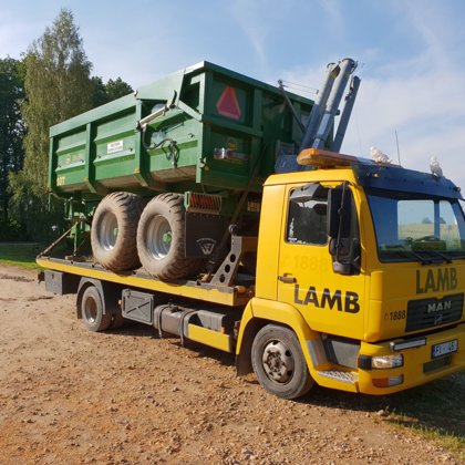 Lauksaimniecības tehnikas transportēšana