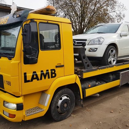 Luksus auto evakuācija