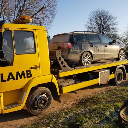 Vieglo auto evakuators