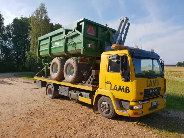 Lauksaimniecības tehnikas transportēšana