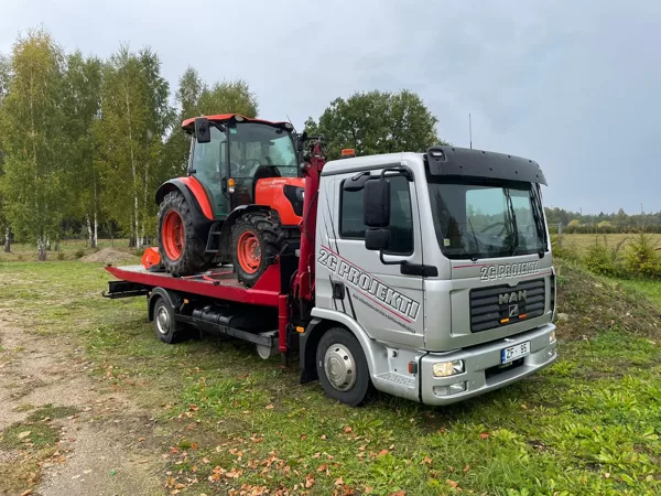 Traktoru transports