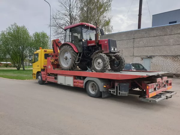 Traktoru transports